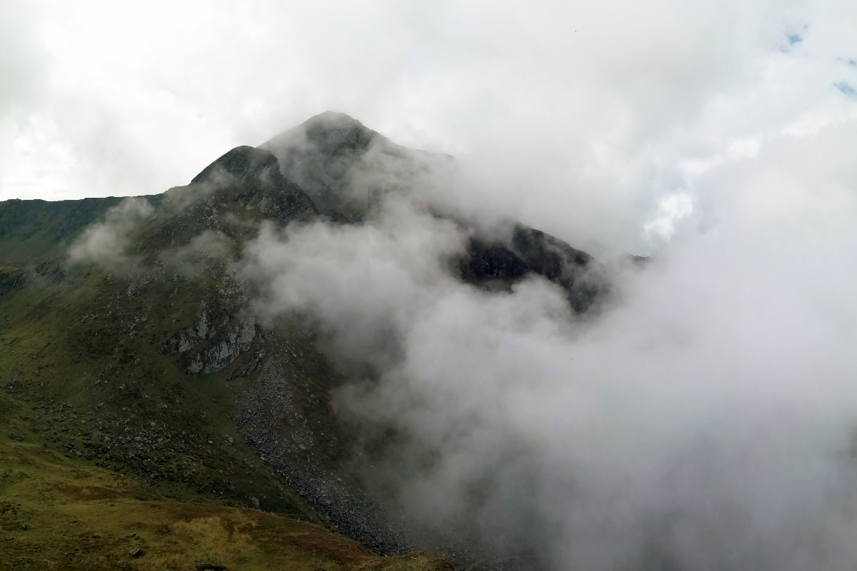 Foggy mountain scenery