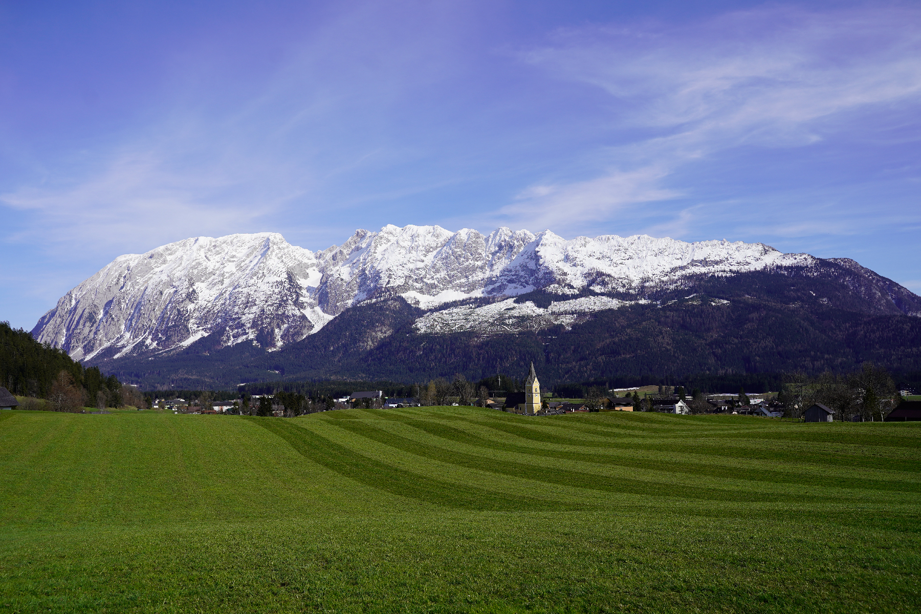 Grimming mountain scenery